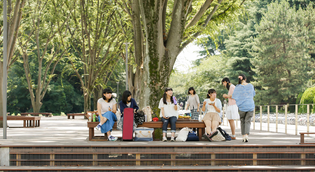 大きな公園と大学キャンパス緑と若いエネルギーがあふれるまち